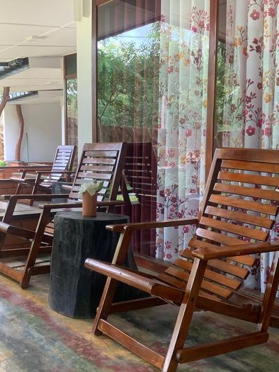 Lake Front Cottage & Restaurent