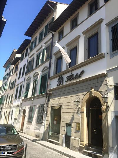 J And J Historic House Hotel