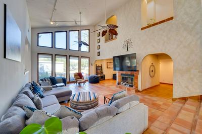 1-acre Backyard & Gym: Spacious Apopka Escape!
