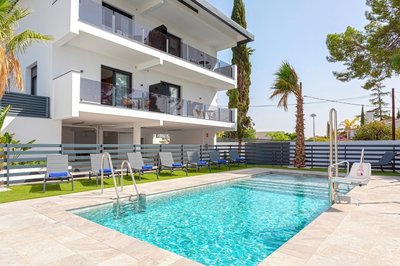 Cozy 1 bd Apartment With Terrace Pool and Parking Arruzafa VII