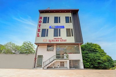 Fabhotel The Grand Luxury Stay