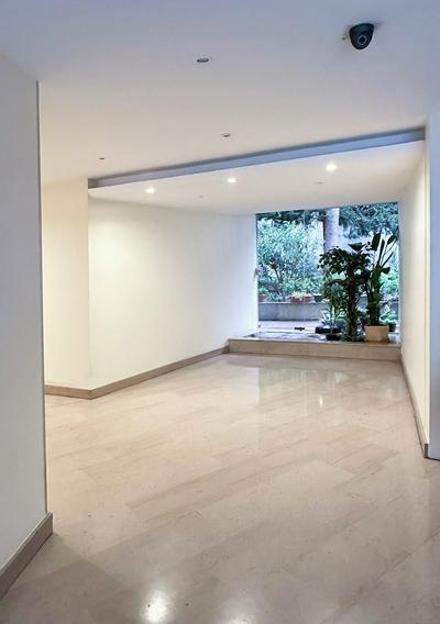 1601 Dumont