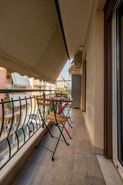 2br renovated flat close to metro