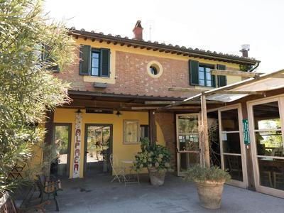 Farmhouse in Tuscany With Pool Near Montecastello