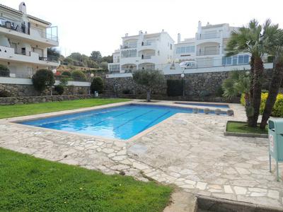 Apartment by Roses Beach With Pool