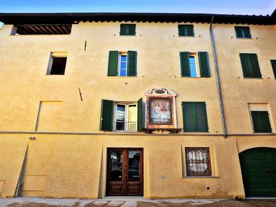 Apartment in Lucca Near Amphitheater Square
