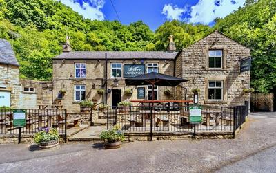 Ladybower Inn, Photo 2