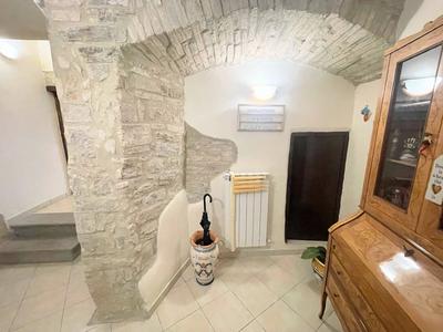 Centrally Located Spoleto, Sleeps 6 , Car not Needed, Wifi N6625