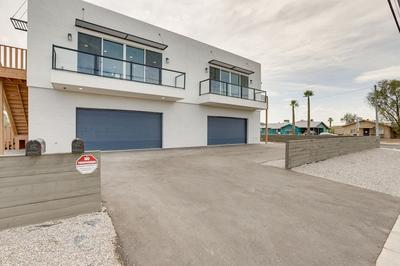Updated Phoenix Apt w/ Putting Green, 1 Mi to Dtwn