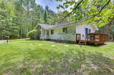 Charming Swan Lake Apartment w/ Deck!