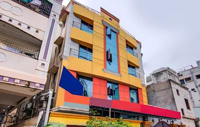 OYO 14910 Sri Ganesh Swathi Residency