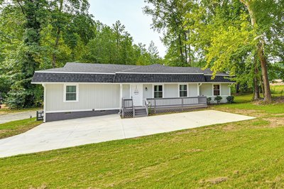 Private Deck & Yard: Home 3 Mi to Dtwn Sanford!
