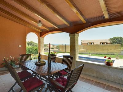 Villa in Peroj With Private Pool & Near Beach