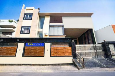 FabHotel VILLA DE BENARES