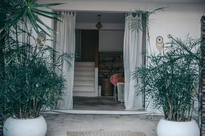 Teetotum Hotel Restaurant Lounge