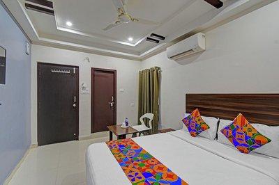 Fabhotel White House Leo