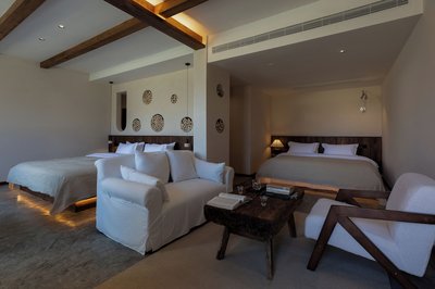 Lijiang Tennessee farmhouse hotel