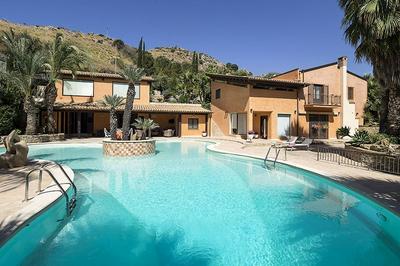Villa in Agrigento Near Valley of the Temples