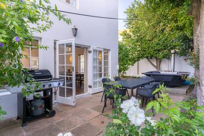 Cape Azure Oasis - Sea Point Retreat With hot tub