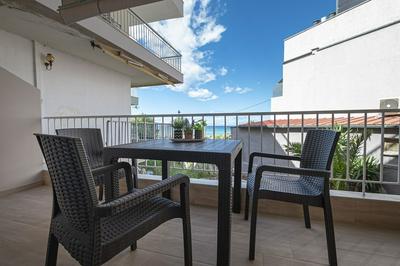 Sabbia Seafront Apartment 4 by Rentalspro
