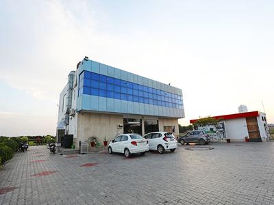 OYO 17408 Scindia Resorts And Hotels