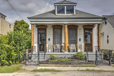 Walk to River, Tram & Zoo: Classic Nola Home!