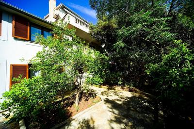 Deluxe Two-bedroom Apartment With a Jacuzzi Large Terrace With Garden