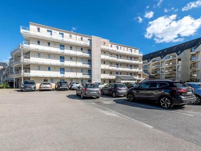 Flat by Pointe St-mathieu