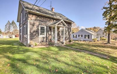 Cozy Historic Wakefield Home Close to Beaches