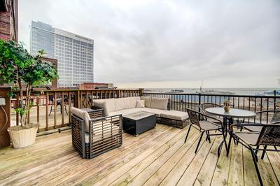 Waterfront Cleveland Apt ~ 1 Mi to Downtown