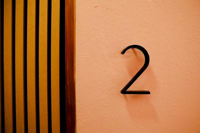 Room 2: Stylish Escape by Calle Cerra Art