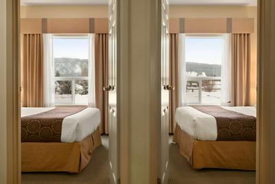 Ramada Limited Golden, Photo 2