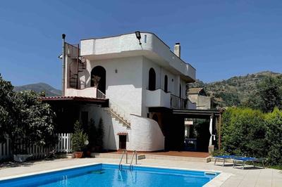 Casa Relax in Gaggi Where you can Have fun but Also Relax
