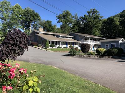 Meadowlark Motel with Restaurant & Bar