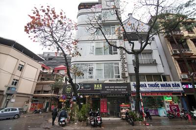 RedDoorz near Truc Bach Lake