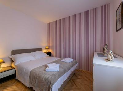 Kasteline Elegant Apartment With Balcony