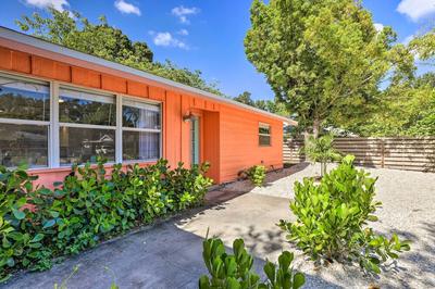 Boho-chic Sarasota Hideaway: Yard & Fire Pit!