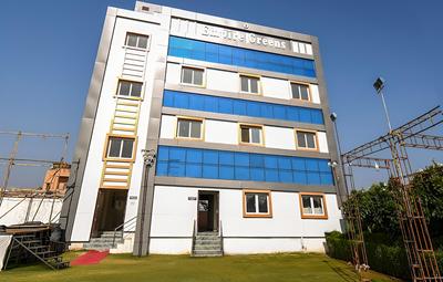 OYO 28740 Empire Greens