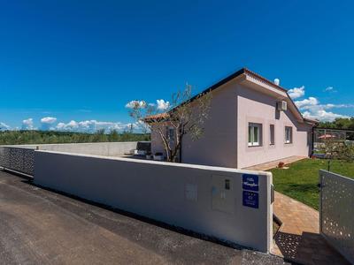Villa in Novigrad With Private Pool