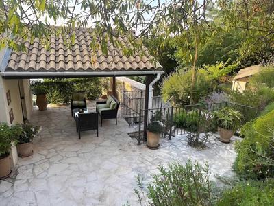 Sarakinatika House