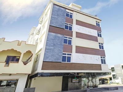 Capital O HYD756 Hotel Green Leaf