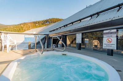 Ski in Ski out - Steam Shower - Roof top Hot tub, Photo 2