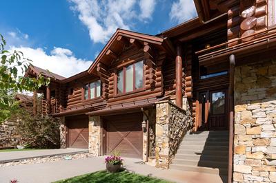 Townhome on the Creek 135 by Avantstay Ski In/ Ski Out Home w/ Hot Tub