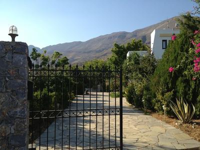 Villa in Lefkogia With Private Pool