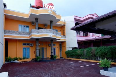 OYO Living 1332 Almonsari Residence