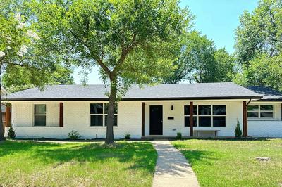 14 Mi to Dallas: Irving Escape w/ Patio & Fire Pit