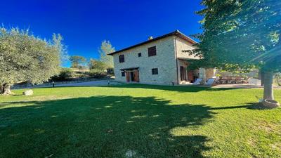 Detached Villa - Sleeps 10 - Pool - Pergola - Playground for Children - Wifi