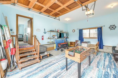 Walk to Beach: Dog-friendly Home in Lincoln City