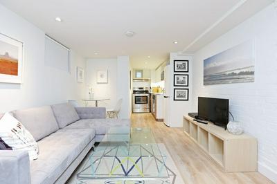 Applewood Suites - Executive Basement