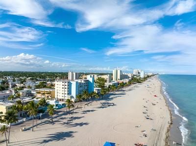 Palm Lined Oasis Walk To Beach